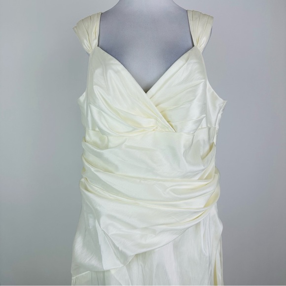 Watters Dresses & Skirts - WTOO by Watters & Watters Taffeta Wedding Dress Size 24